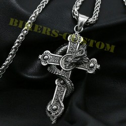 collier avec pendentif croix et dragon