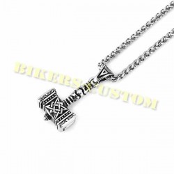 collier avec pendentif marteau de thor