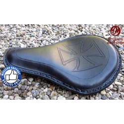 Selle artisanale, croix de malte
