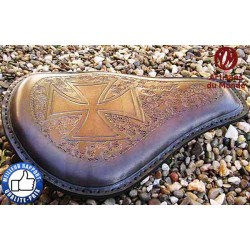 Selle artisanale, croix de fer