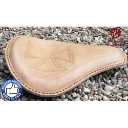 Selle artisanale, croix de fer beige